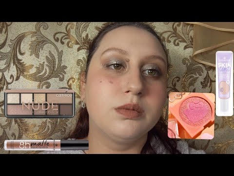 Видео: Тест стійкості: Essence skin tint | Блашлайтер Hello Kitty | Матова помада Essence