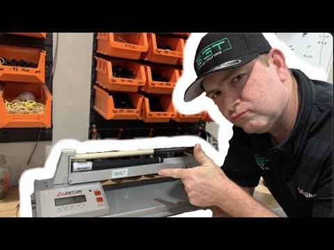 Видео: Как качать набор гантелей