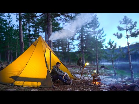 Видео: Одиночный зимний лагерь для бушкрафта — палатка с печкой — ASMR — расслабляющее видео 4K