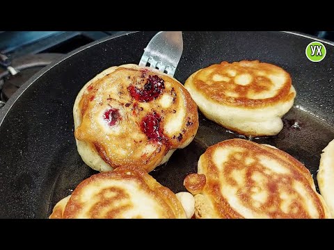 Видео: 5 Лайфхаков ПЫШНЫХ оладий с вишней. Вкуснее и ПРОЩЕ, чем пирожки.