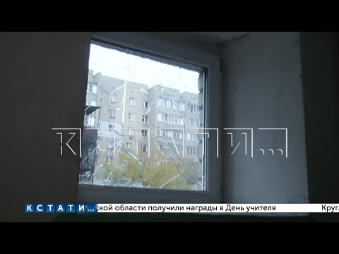 Видео: Две старушки выливают суп на прохожих, издеваются над соседями и бьют окна в подъезде