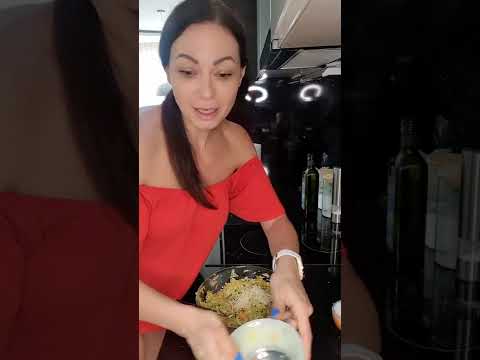 Видео: Кюфтенца от тиквички с млечен сос по Зоната