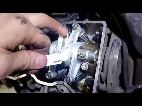 Видео: Honda NC 700 XA регулировка клапанов, замена антифриза
