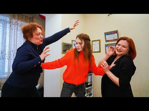 Видео: МАМА НАПАЛА НА УЧИЛКУ!!!