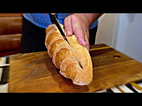 Видео: Такого из БАТОНОМ вы еще не делали! Фаршированный батон ( когда лень готовить )