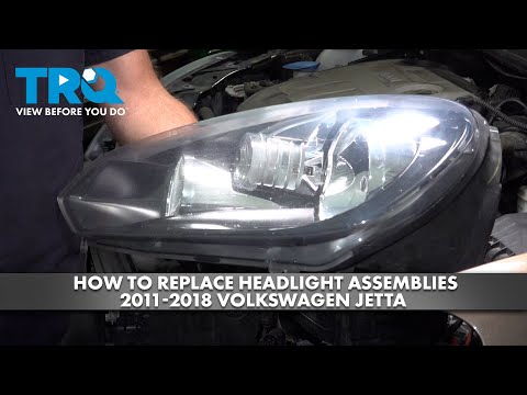 Видео: Как заменить фары в сборе на Volkswagen Jetta 2011-2018