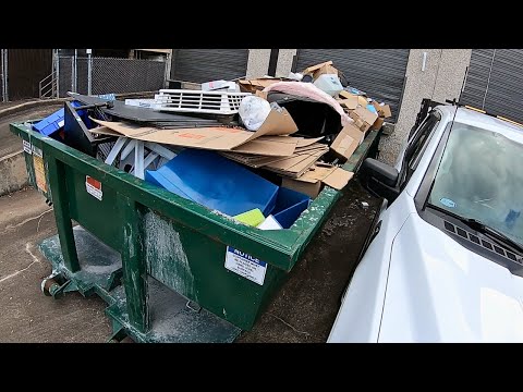 Видео: Поиски в мусорных баках «Ваш местный на восьмерках»