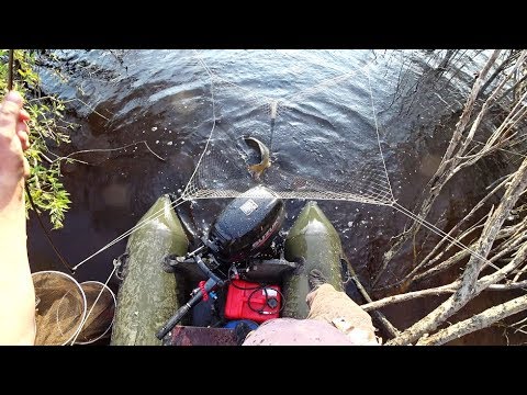 Видео: Жесть сазаны чуть не утащили меня с лодки. Рыбалка на паук, подъёмник.