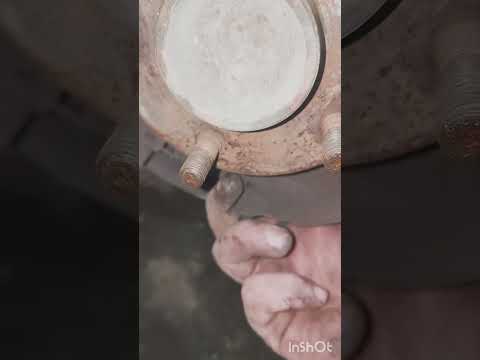 Видео: Форд Фокус 2 замена задних колодок (барабаны)