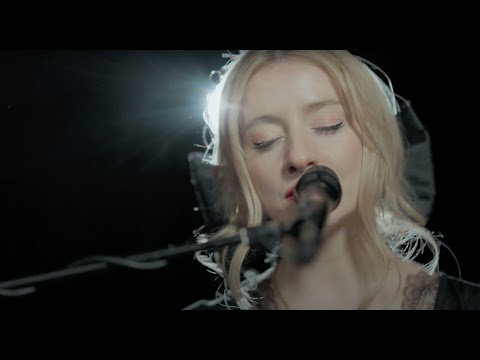 Видео: Vivienne Mort – Не ходи ти тут, не ходи (на вірш Максима Кривцова)