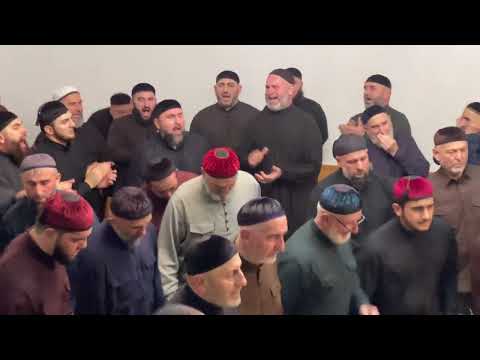 Видео: Зикар (2) Саламбек Мохьмад-Эмин Ахмат-Юрт Хьасайн х1усмехь. (08.11.2025)