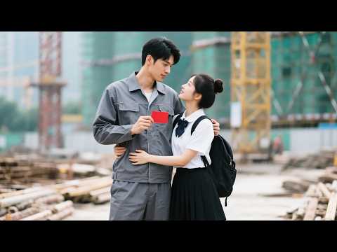 Видео: Девушка попросила ремонтника притвориться ее парнем,он оказался генеральным директором и избаловал е