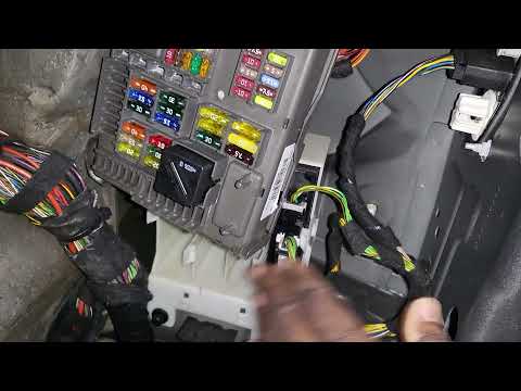 Видео: Программирование замены модуля управления распределительной коробкой BMW X5 E70 2008 года, часть 2/5