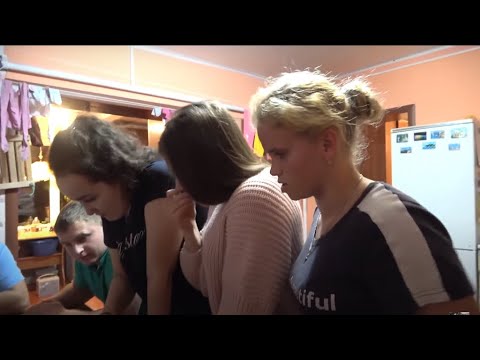 Видео: Алина сломала окно ) Приехали Душевские  , Привезли необычные вкусняхи и Антона  . 30,10,20