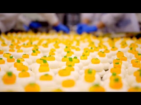 Видео: Как сделать конфету / миниатюрная конфета КАГАМИ МОЧИ / Япония / Киото