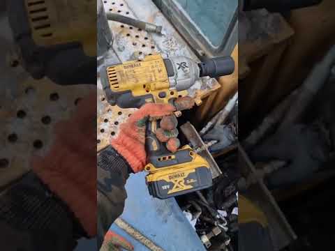 Видео: замена поворотного круга или гидромотора экскаватора VOLVO EC290