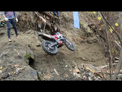 Видео: Эндуро гонка «Сурские Зори» в Пензе. Каменный подъем в ущелье. Beta 300 RR.