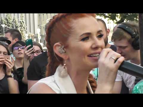 Видео: Lena Katina - Нас не догонят | Nas Ne Dogoniat | Not Gonna Get Us (LIVE) (26.07.2019)