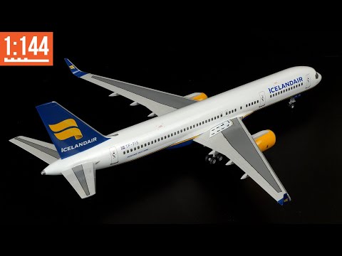 Видео: Boeing 757-200 Icelandair. Сборка модели самолёта 1:144