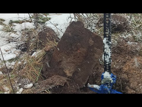 Видео: Нашел плиту,сломал домкрат!В лесу нашли стоянку лесорубов:траки,уголок,толстый лист железа!