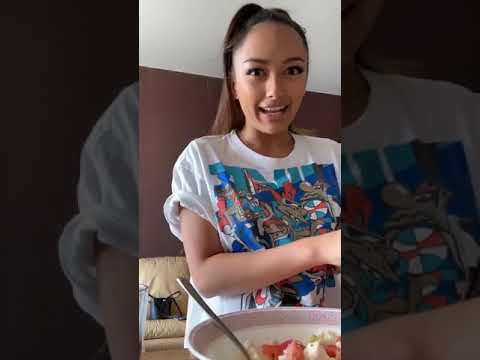 Видео: Мэри Кулешова в прямом эфире 01 05 2019  Никуда не улетела