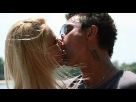 Видео: Павел Прилучный и Агата Муцениеце