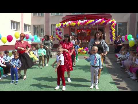 Видео: Стиляжний флешмоб батьків і дітей  на випускному світі "Першокласні стиляги"