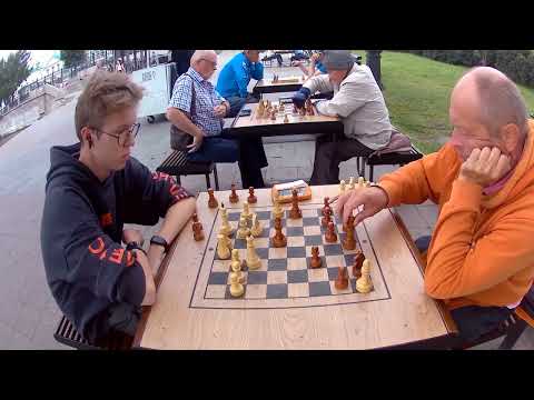 Видео: Быстрая атака белых и взятие ладьи Шахматы с Прохожими 4.07.2025г.