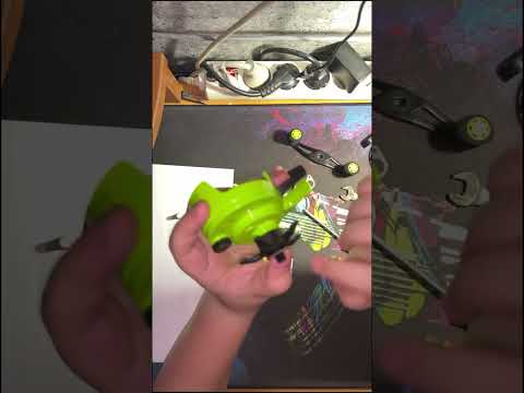 Видео: Как смазывать зимнюю катушку для рыбалки | Смазка катушки KIMOTO FROST CARBON