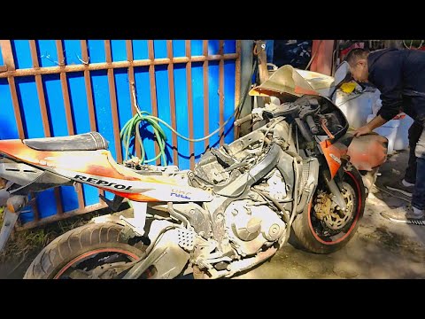 Видео: Восстановление сломанного Honda CBR600, который годами был покрыт пылью