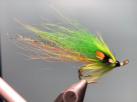 Видео: Лососёвая мушка Green Highlander Cascade (Salmon Fly) Как связать от GM FLY