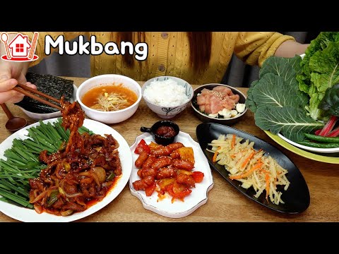 Видео: Пара Mukbang│ Готовит и ест корейскую домашнюю еду! утка на гриле, суп кимчи, жареный картофель 
