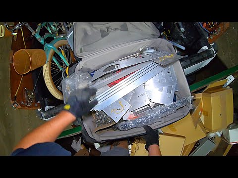 Видео: Погрузочно-разгрузочные работы в мусорные контейнеры и объездная дорога «до самого дна»