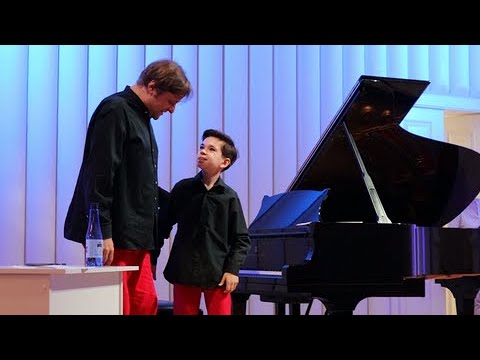 Видео: Мастер-класс под руководством пианиста Петра Лаула / Андрей Гончаров