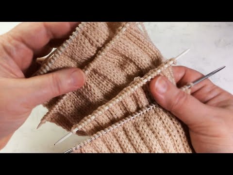 Видео: Полосы разной ширины (4) чулочной вязкой без изнаночных. Sliped Stitches on stockinette.