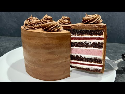 Видео: Торт ШОКОЛАД-КЛУБНИКА! Нежный и простой в приготовлении! ПОПРОБУЙТЕ!