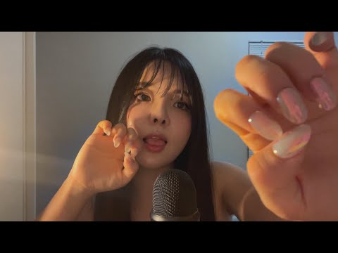 Видео: ASMR 👄Звуки рта при постукивании ногтями (не говоря ни слова)
