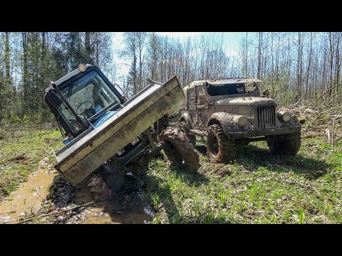 Видео: Трактор и ГАЗ-69. Пробиться любой ценой.