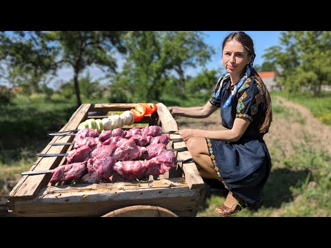 Видео: Приготування ШАШЛИКУ зі свинини в селі. Відходи після будівництва перетворюємо на горщик