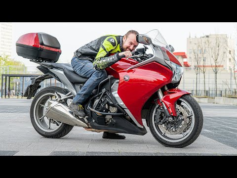 Видео: Honda VFR1200F - первый мотоцикл с роботом. Подробный обзор и тест-райд.