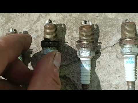Видео: Діагностика і заміна свічок та проводів запалювання на Skoda Octavia A4 Tour 1.6