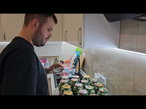 Видео: Закатываем Огурцы в Кетчупе ! Проверенный Рецепт