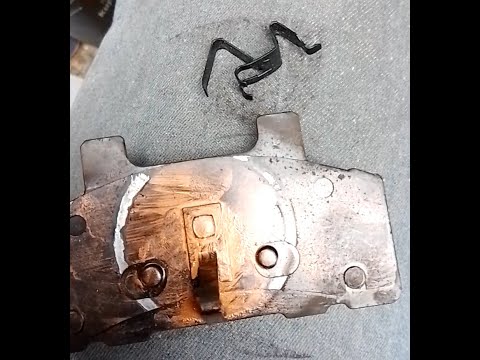 Видео: Chevrolet Lumina APV фиксатор тормозной колодки, избавление от стука и грохота. brake shoe retainer