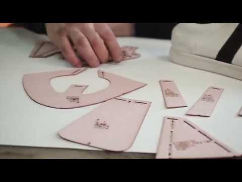 Видео: УРОК 4 - КЕДЫ. РАСКРОЙ КОЖИ НА ДЕТАЛИ ВЕРХА И ПОДКЛАДКИ – Adidas bundeswehr.  Ручной пошив  обуви.