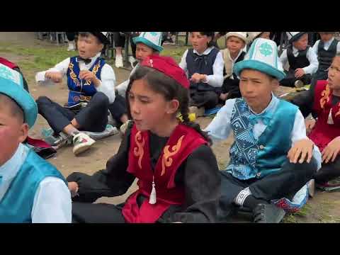 Видео: Охна мектебинин 1500 окуучусу Манас айтты!