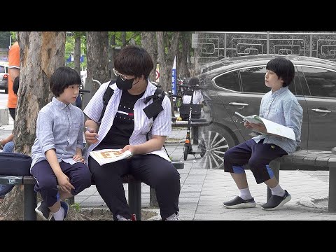 Видео: Что, если ребенок попросит ученика научить его английскому языку? | социальный эксперимент