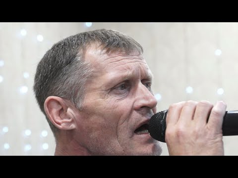 Видео: Только смотри, как поёт Андрей из Залари , село Холмогой.