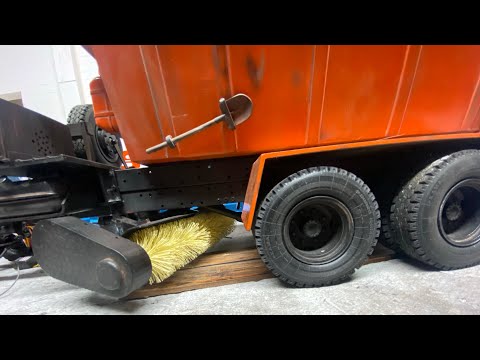 Видео: Kehrmaschine 1:12 Zil kingkong rc, зил 133 кдм, метёлка работает 🧹😎