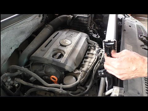 Видео: Порвало радиатор замена радиатора двигателя на Volkswagen Tiguan 2,0 Фольксваген Тигуан 2009 2часть