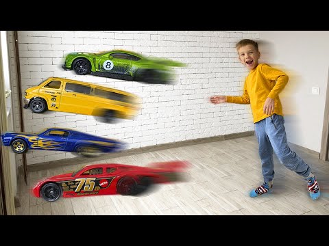 Видео: Марк действительно нужны новые машинки, и он их находит